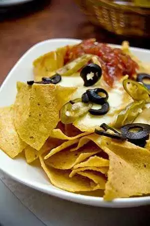 Restaurant Style Chicken Nachos (Gluten-Free) Restaurant Style Chicken Nachos (Gluten-Free)
